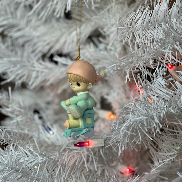 Vintage Precious Moments Christmas Train Ornament - Picture 4 of 5